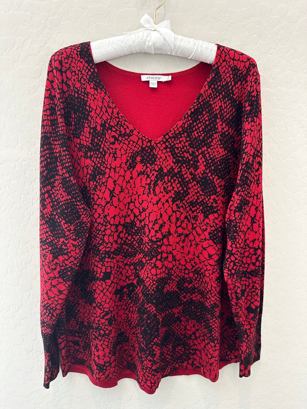 Chico’s Red Black Snake Print V Neck Sweater Size 3 XL Dressy Casual Statement